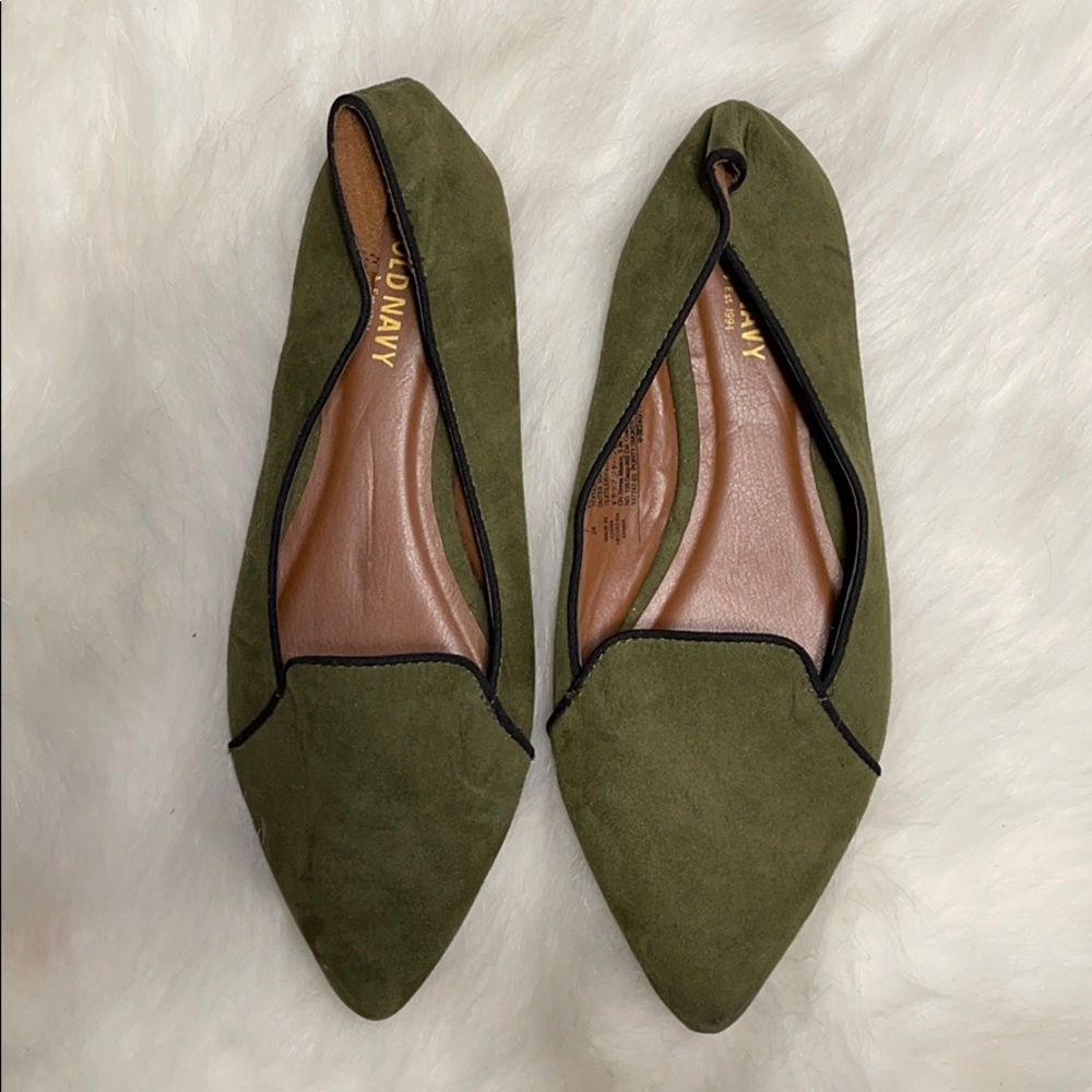 Olive pointy flats